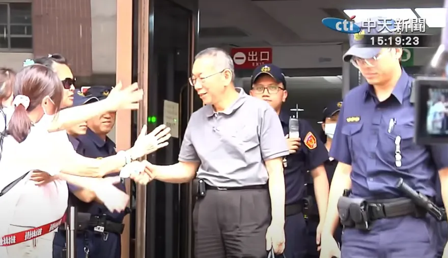 柯文哲越關越大尾？　羈押一年！最新民調不跌反升