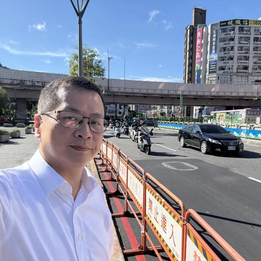 羅智強實測公館圓環交通！開嗆苗博雅「再繼續拗啊！」