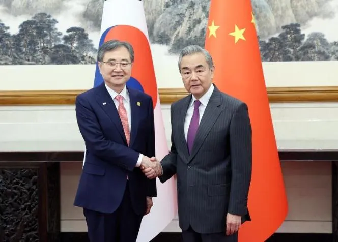中韓外長北京正式會晤　韓媒：釋出改善關係跡象