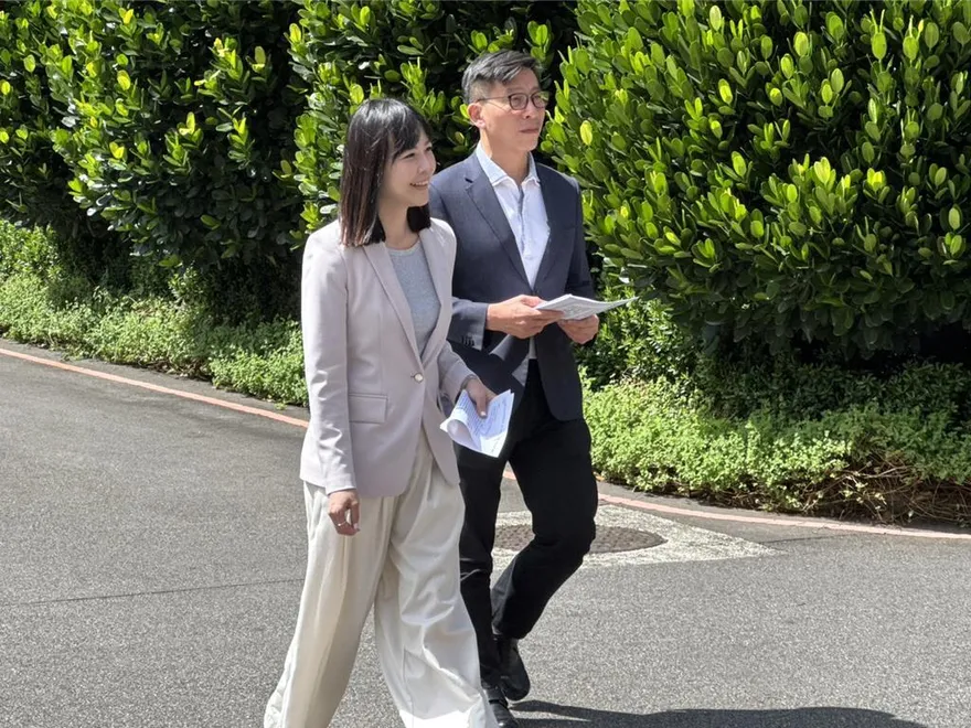 卓榮泰與綠委便當會提30項優先法案　新幹事長鍾佳濱：好尷尬