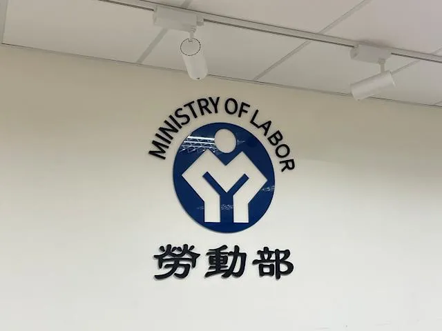 颱風樺加沙來襲！勞動部：雇主需負擔勞工通勤協助責任