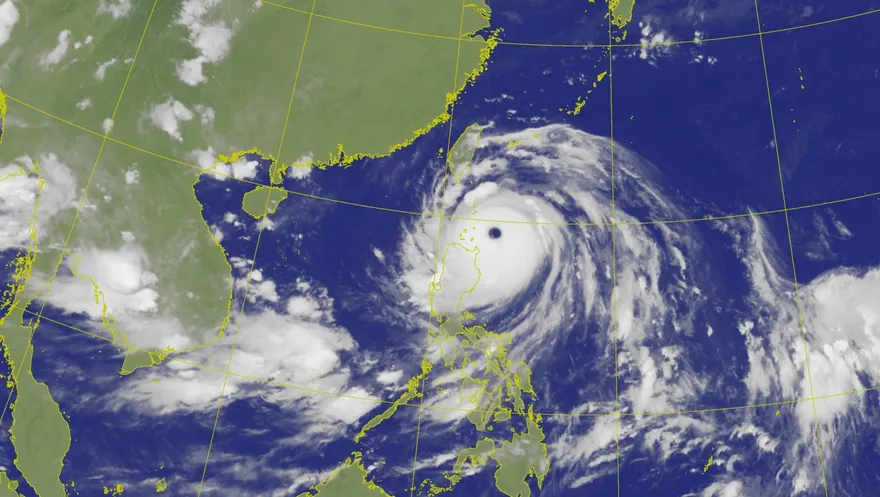 樺加沙增強加速！暴風圈估中午觸陸　今、明雨最劇烈