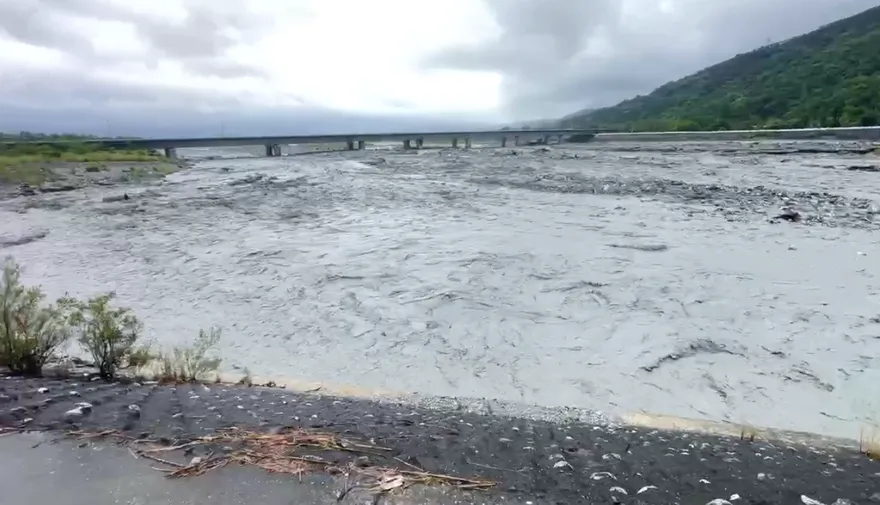 影/馬太鞍溪堰塞湖將溢流　公路局預防封閉請改走台11線