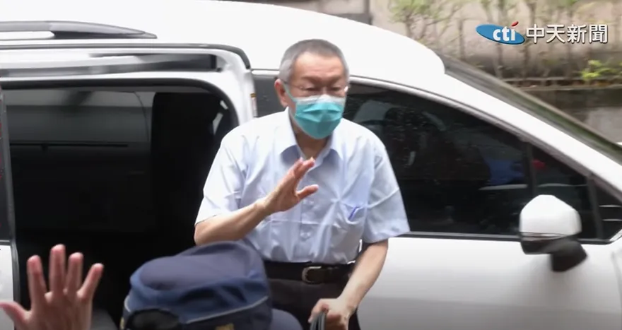 柯文哲換新的電子腳環！4次半夜沒訊號　北院火速更換第3副