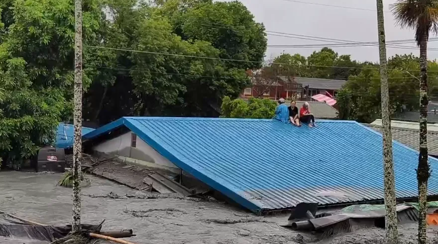 超大豪雨還在變強！14縣市一路下到明天　 4地雨量紫爆