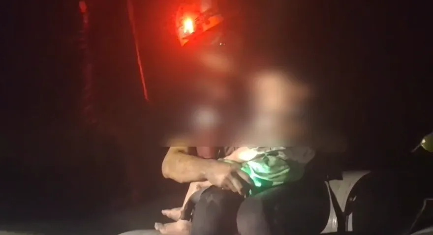 影/屏東消防夜衝花蓮災區！涉水救男童喊「弟弟不要怕」