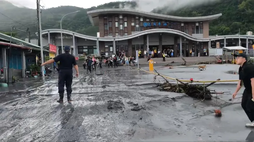 影/溢流警報響民眾驚慌撤離光復車站　所幸虛驚一場
