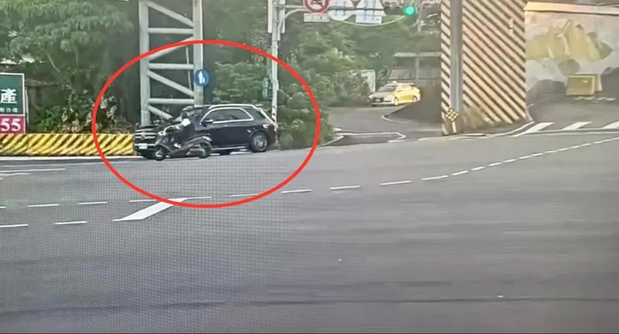影/北市士林死亡車禍　機車遭賓士撞飛騎士傷重不治