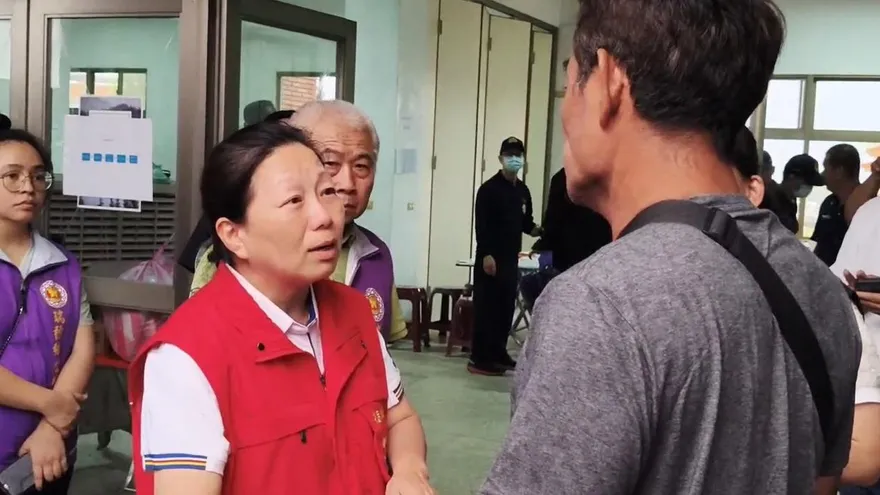 徐榛蔚前往生命園區慰問　罹難者家屬怒批：根本沒收到撤離通知