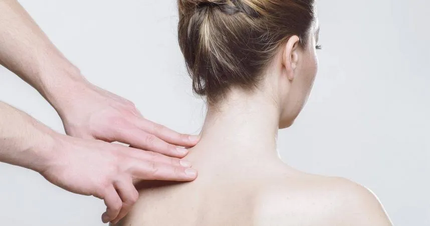 36歲女「一個普通哈欠」竟衝擊頸椎　差點癱瘓喪命