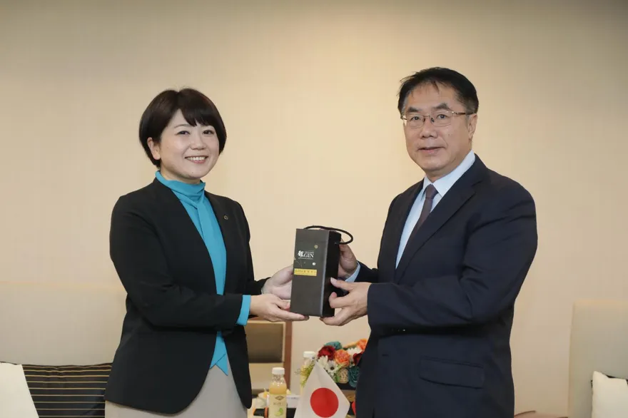 曾訪台！日美魔女市長與人夫部屬密會摩鐵　「2個月9次」稱談公事
