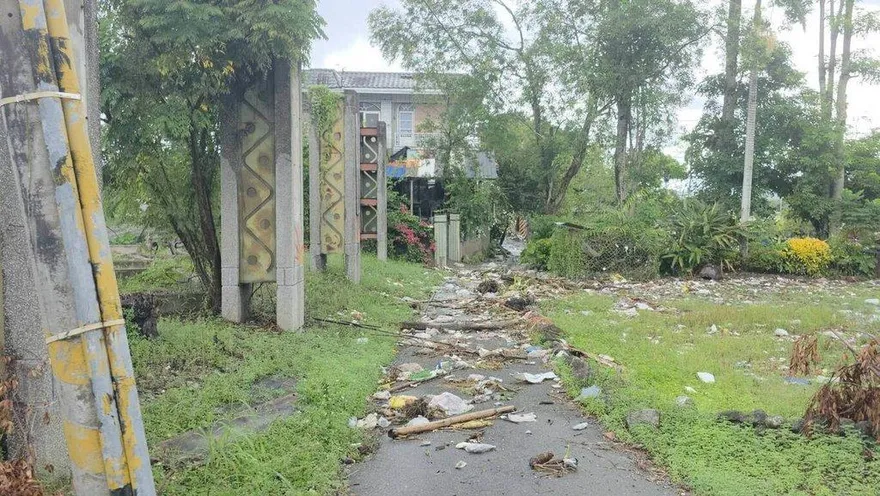 陣陣惡臭！花蓮光復垃圾掩埋場遭沖毀　機具出動清運