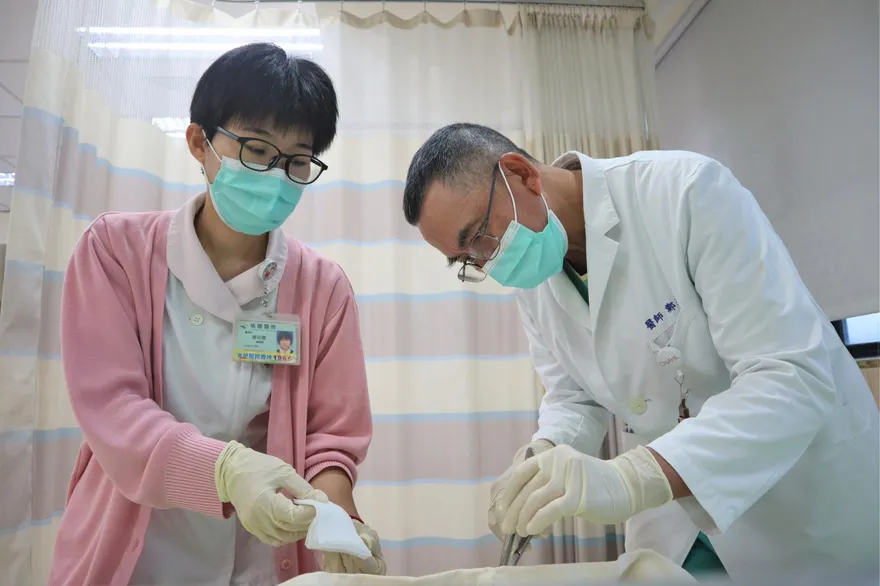 糖尿病患面臨截肢！新療法「交替負壓抽吸+傷口浸泡」讓他保住雙腳