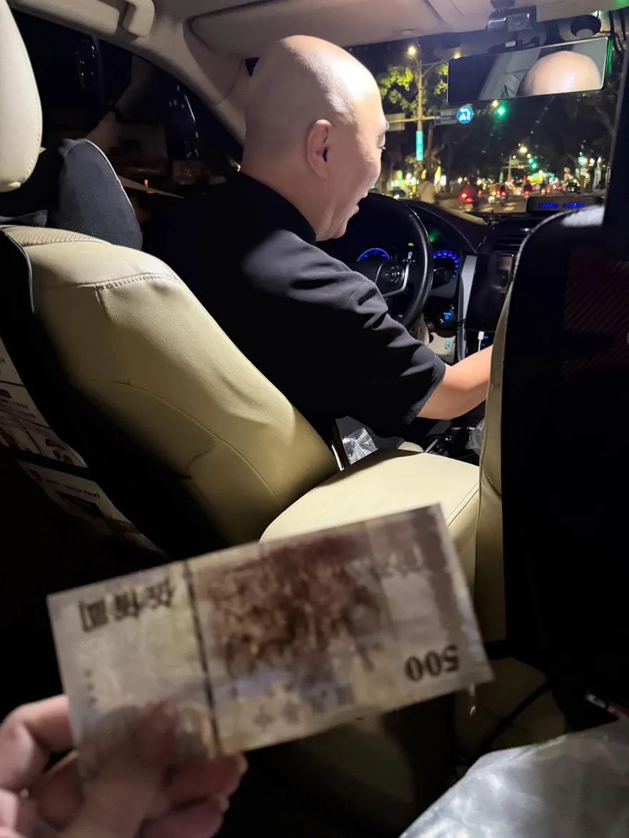 搭小黃買雨鞋支援花蓮救災！　運將掏5百贊助他哭了