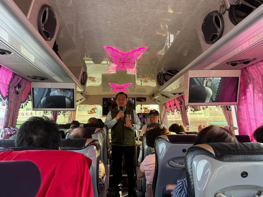 鏟子超人忙救花蓮！王定宇嗨喊旅遊日　綠粉都看不下去：白目