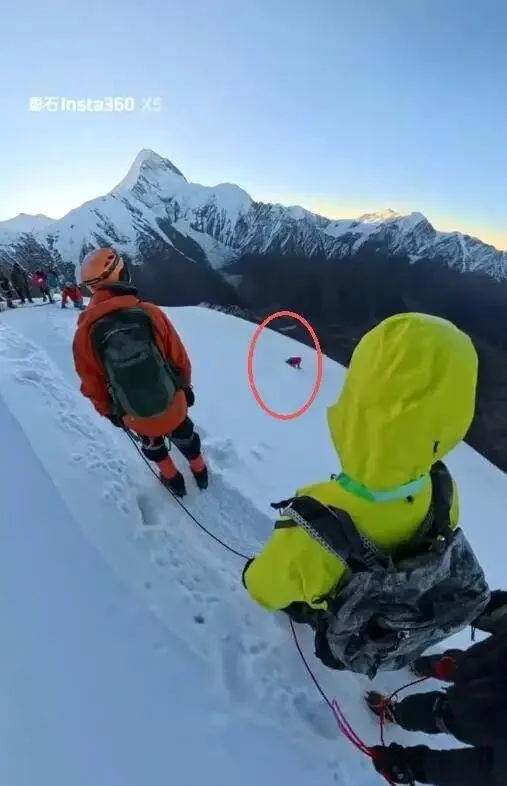 為拍照命沒了！陸男爬雪山「解開安全繩」　5千多米高處墜亡