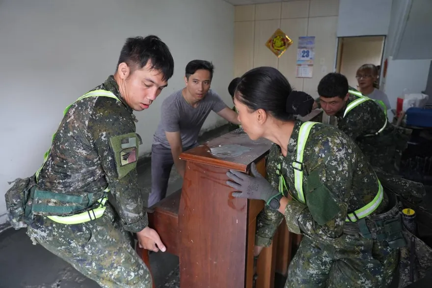 花蓮災區秋節前恢復正常　顧立雄：跨區兵力輪替全力以赴