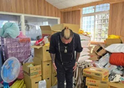義煮團謝幕鞠躬！　志工、受災戶「哭成一團」