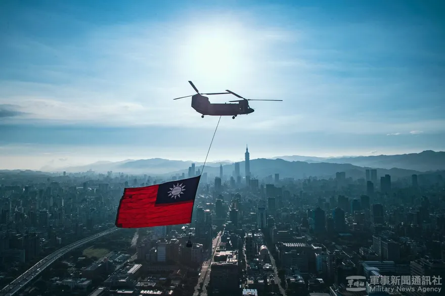 國慶日黑鷹直升機真的要來了　10/1清晨飛越總統府搶先看！