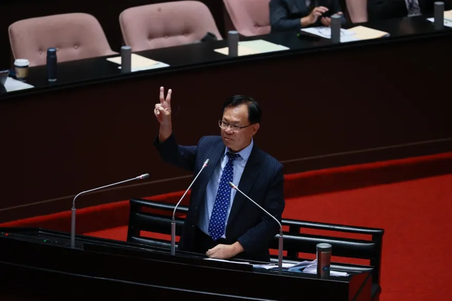 陳駿季稱堰塞湖「沒立即潰堤風險」？張啓楷曝三問題