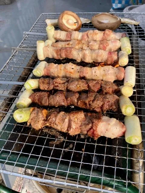 高中生烤肉「沒熟就搶食」高燒拉到險脫水　2度送急診