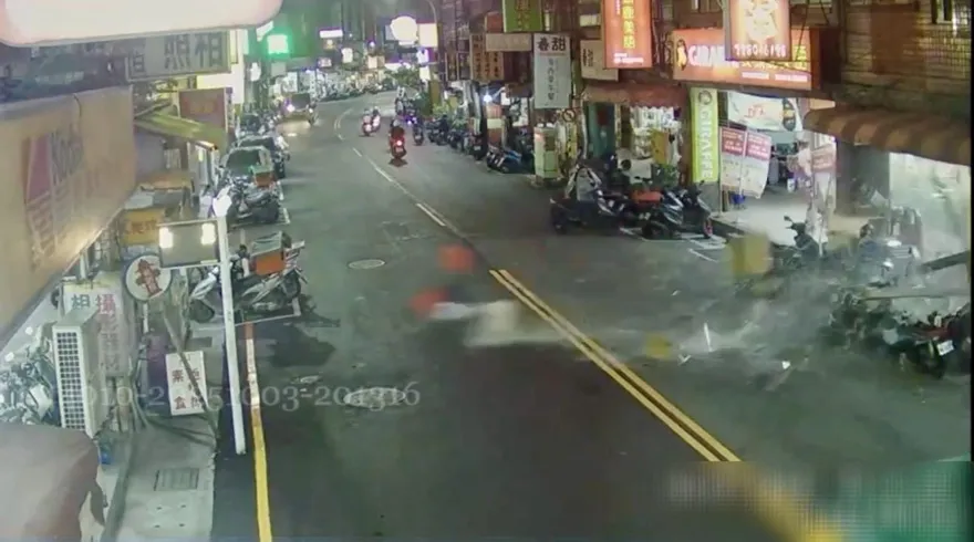 影/新北蘆洲便當店氣爆7人送醫　驚悚爆炸瞬間影片曝