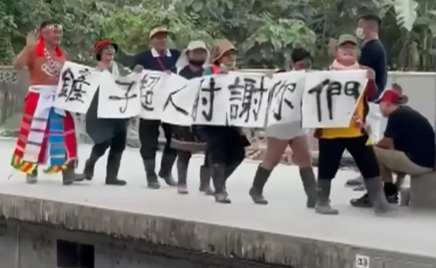 花蓮光復鏟子超人躍國際版面！英媒《衛報》直擊超暖過程