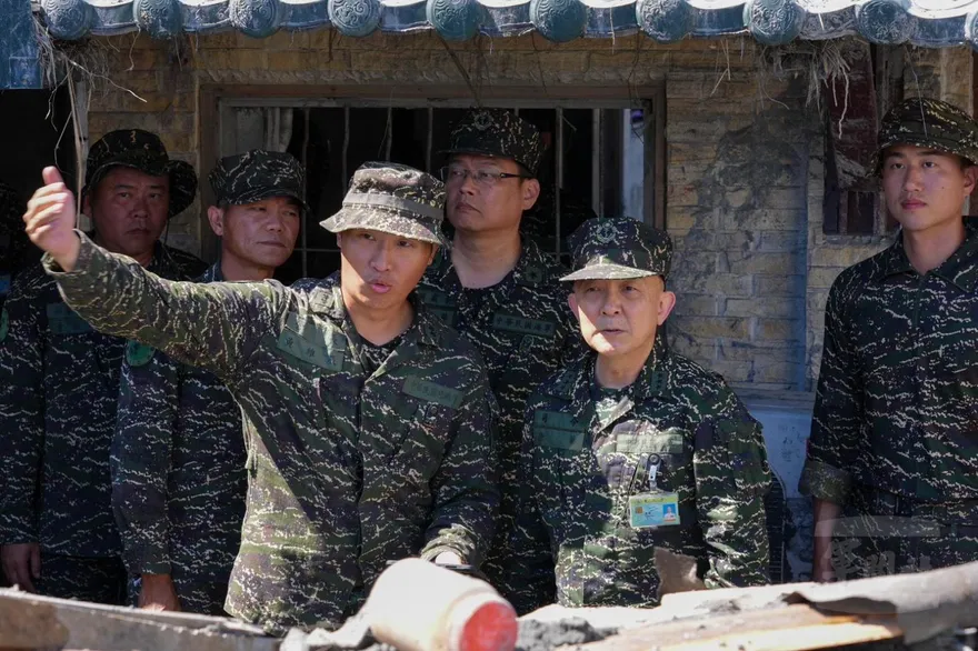海軍司令前進花蓮災區　唐華慰問受災官兵眷屬
