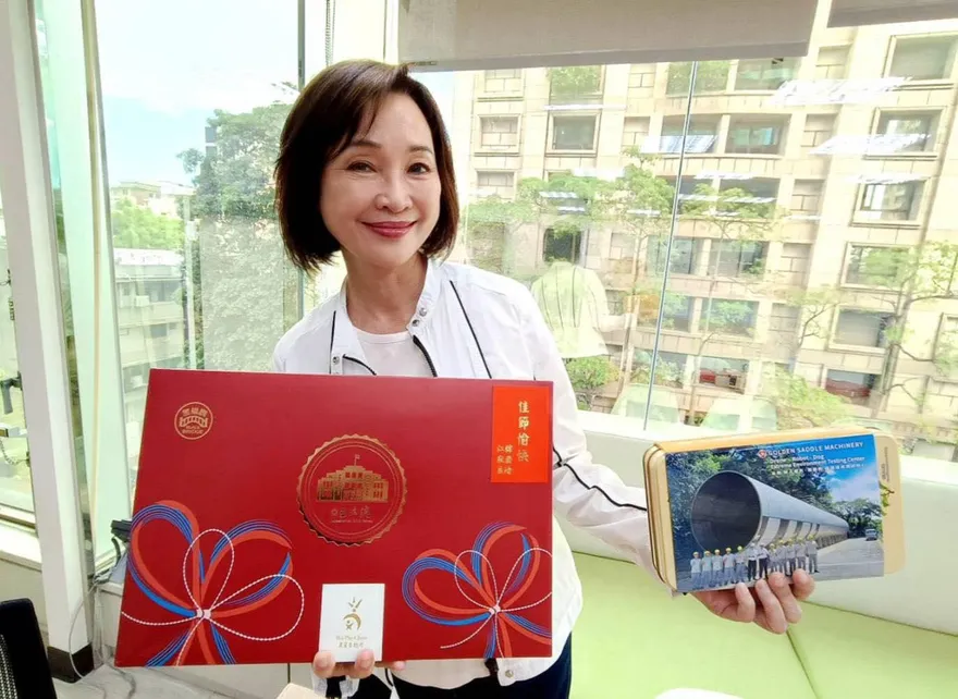 濃濃台灣味！柯志恩開箱韓國瑜中秋禮盒  釣出本尊回應