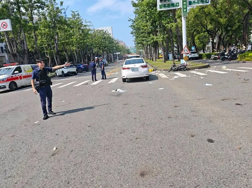 高雄78歲婦疑闖紅燈釀三車連撞！1昏迷重傷2輕傷送醫