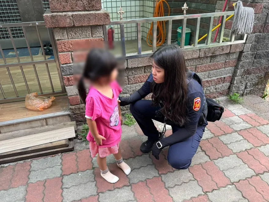 5歲女童清晨偷溜出門迷路　「平鎮姊姊」耐心尋找助團圓