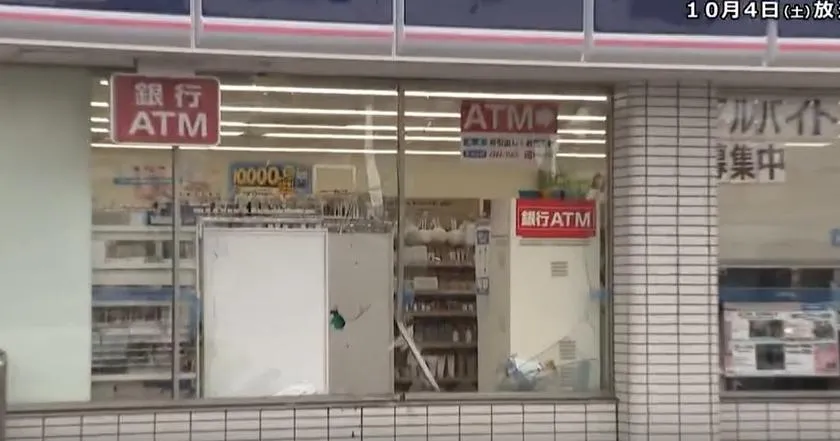 誤把油門當煞車！日男「砰」衝入超商　店外路人慘被輾斷腿