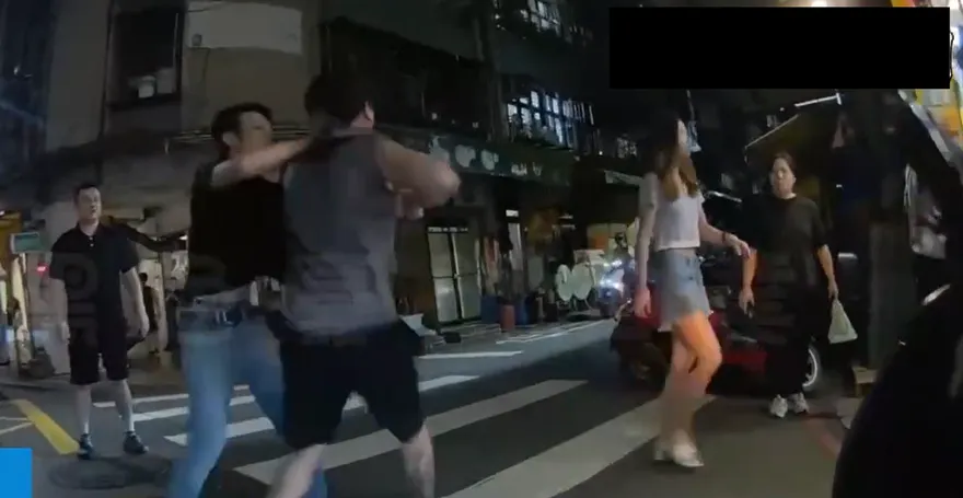 發生口角！新莊2男演變當街互毆　警根據監視器通知到案