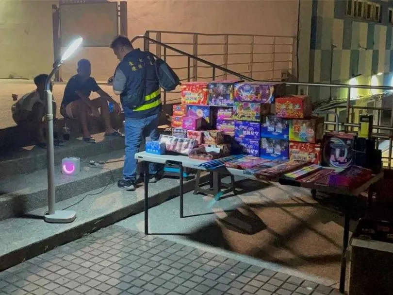 度中秋「忘情放煙火」遭罰3000元！台南環保局單夜逮2件違規