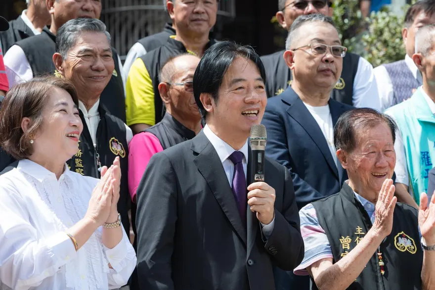 「台股破記錄、經濟贏中美日」賴清德4度邀鼓掌　網酸爆