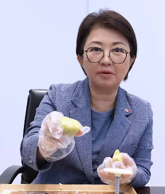 慶中秋手做月餅「初體驗」！盧秀燕喊：餡看起來比皮大