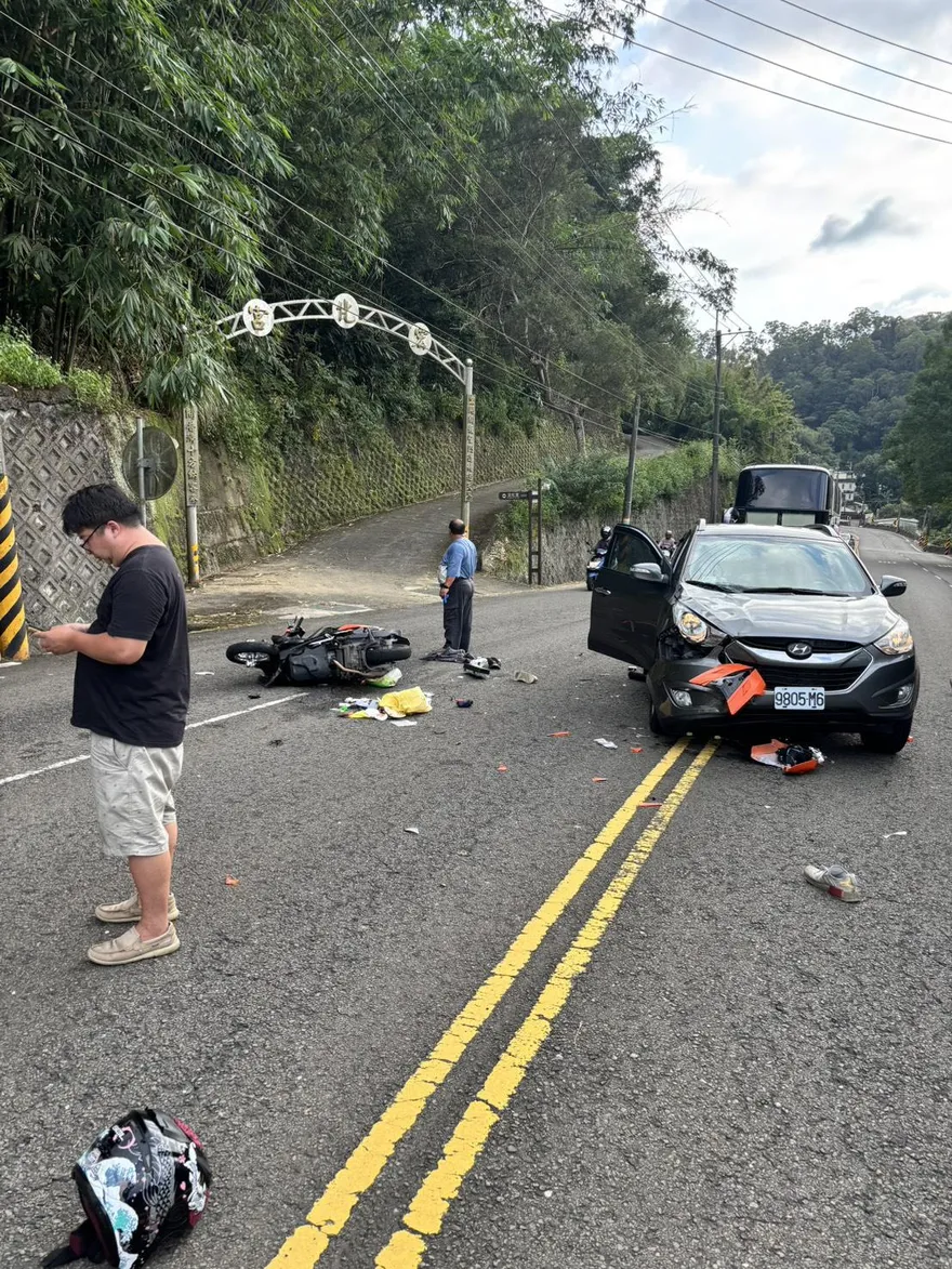 19歲騎士台3線直衝撞上對向休旅車　手骨折血流如注送醫