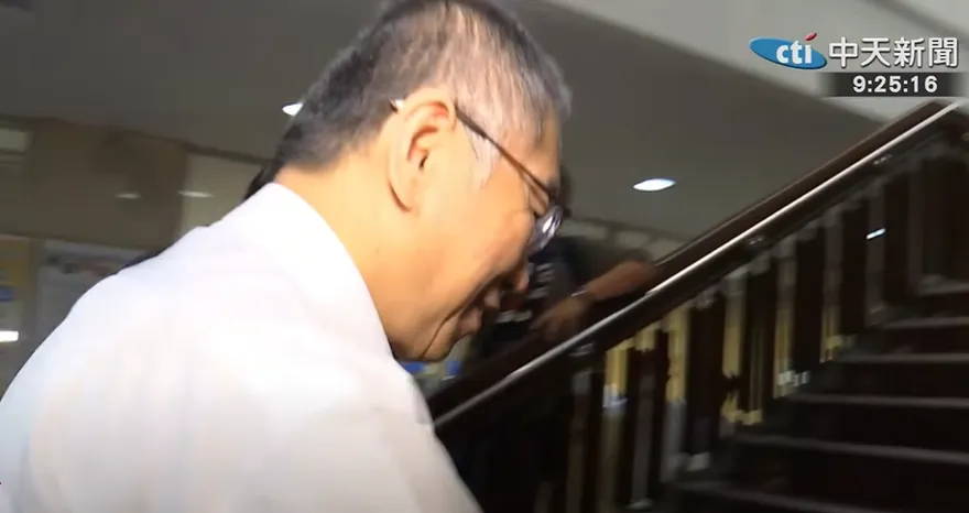 影/柯文哲出庭！京華城案首坐「證人席」　與檢察官大對質