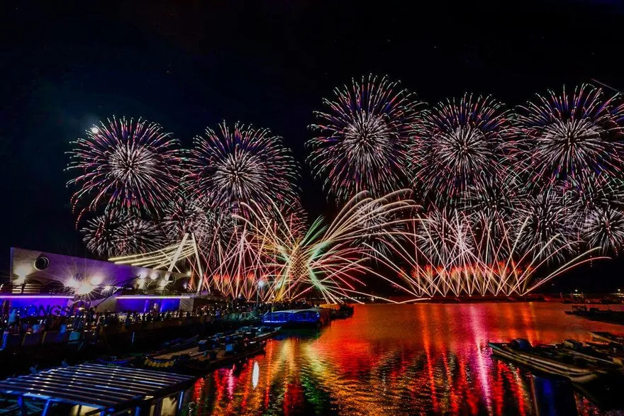 嘉義東石海之夏煙火秀　12分鐘內施放1.8萬發點亮夜空