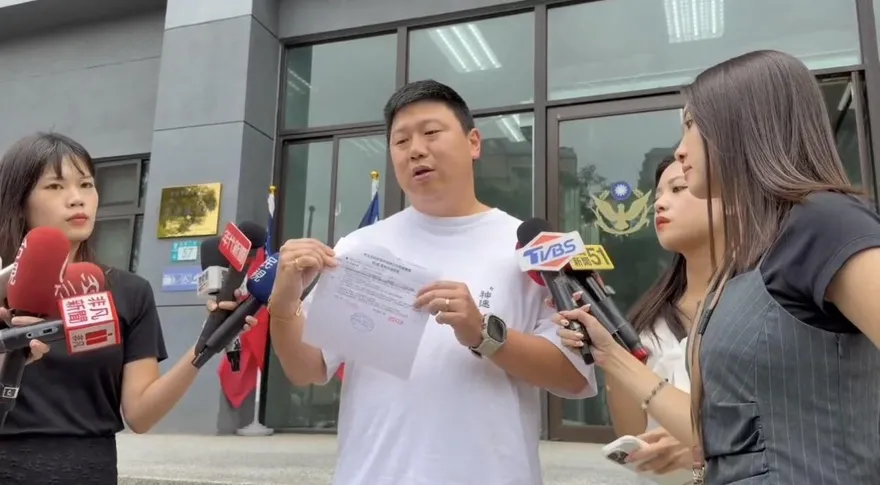 影/YTR控女兒遭幼兒園虐待　現身警局提告爆