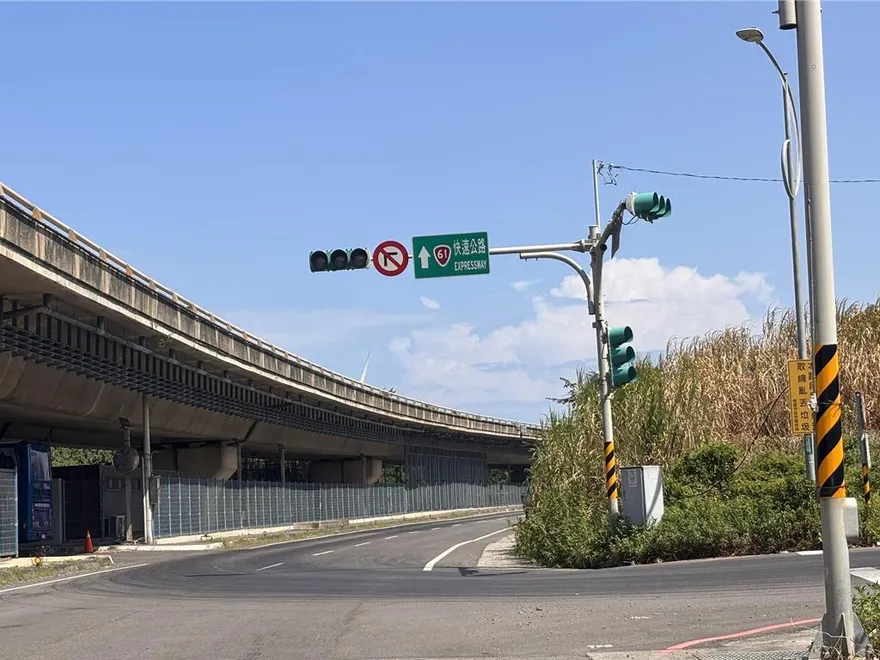 台61線180盞路燈「有裝沒用」駕駛摸黑走　台電：今年底完工