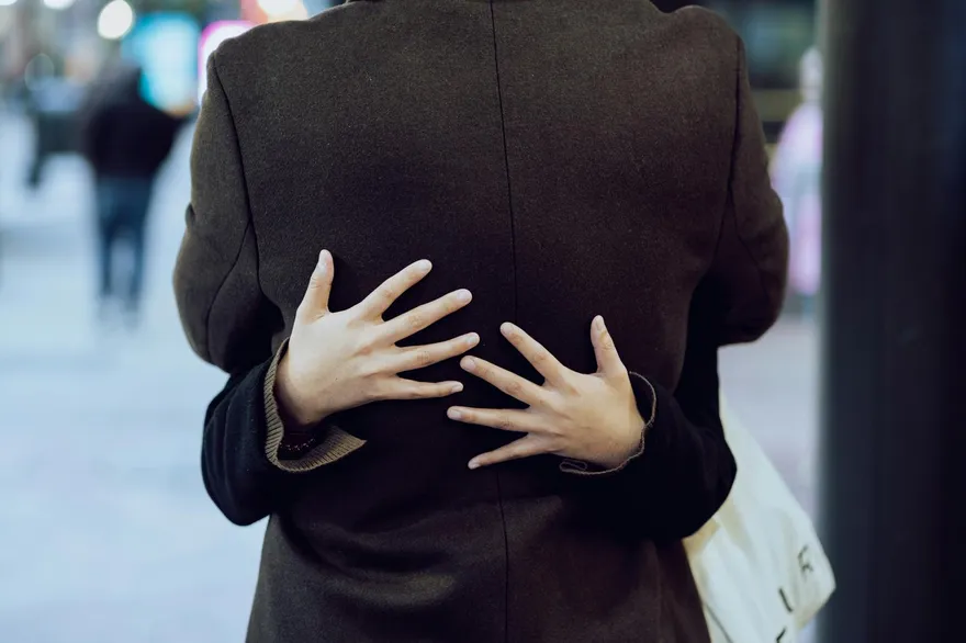 理由傻眼！陸女婚禮前夕悔婚退聘禮　竟要求扣13萬「擁抱費」