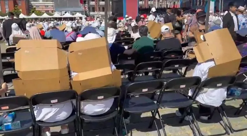 太陽也來幫中華民國祝壽　國慶大典熱爆！觀禮拿紙箱蓋頭遮陽