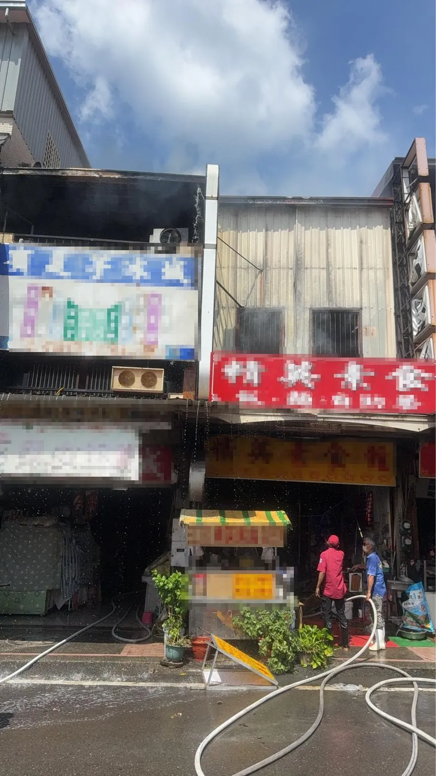 國慶連假首日不平靜！高雄連2起住宅火警　濃煙狂冒