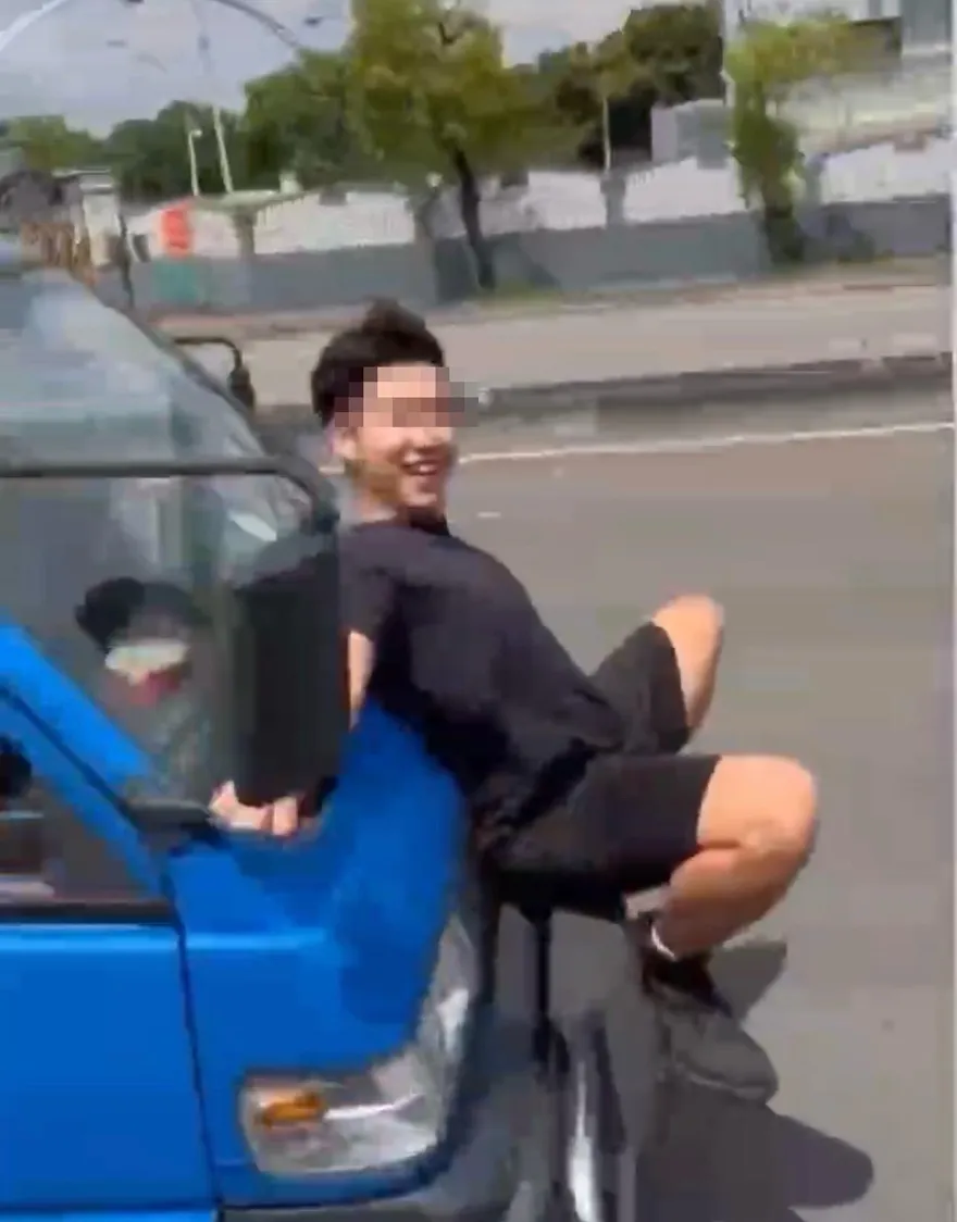 影/新北男站行進中貨車車頭　警：依法舉發最重罰1.8萬