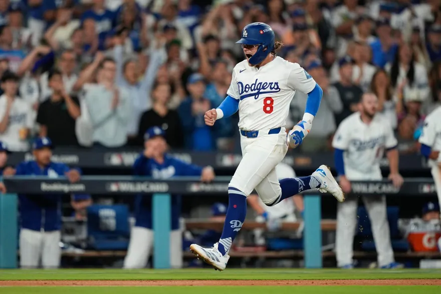 MLB/全隊在嗨噴香檳　36歲道奇老將「偷渡」退休訊息