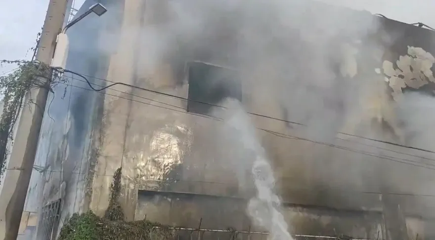 高雄海產工廠柴油管線爆炸起火　業者滅火被燒傷