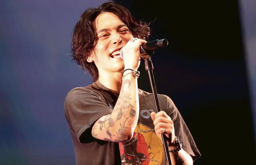 優里首來台就愛上！小巨蛋萬人合唱破億神曲　嗨喊：要不要搬來台灣