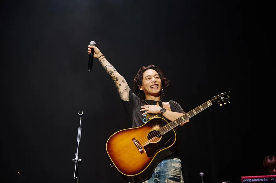 優里首來台就愛上！小巨蛋萬人合唱破億神曲　嗨喊：要不要搬來台灣