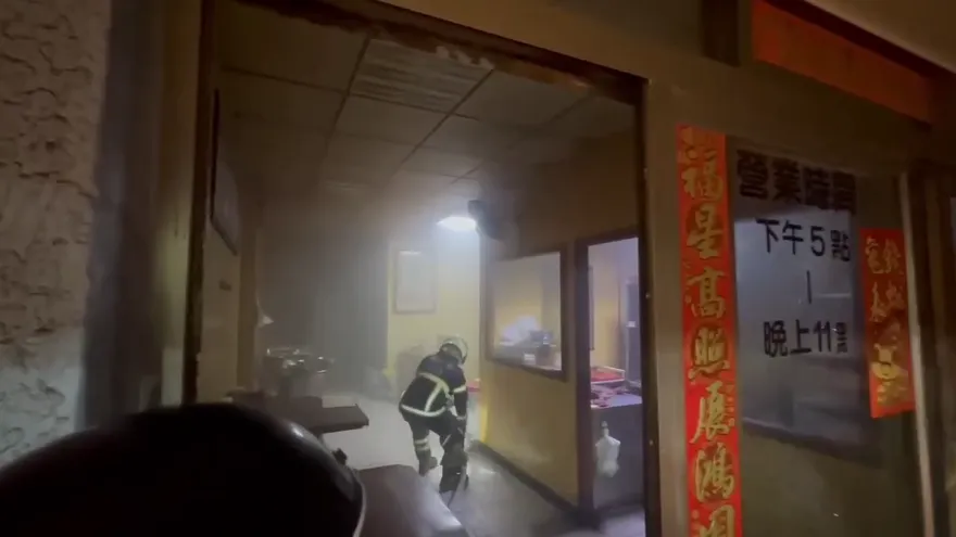 影/澎湖知名羊肉店大火！波及樓上出租套房　3男1女急逃生